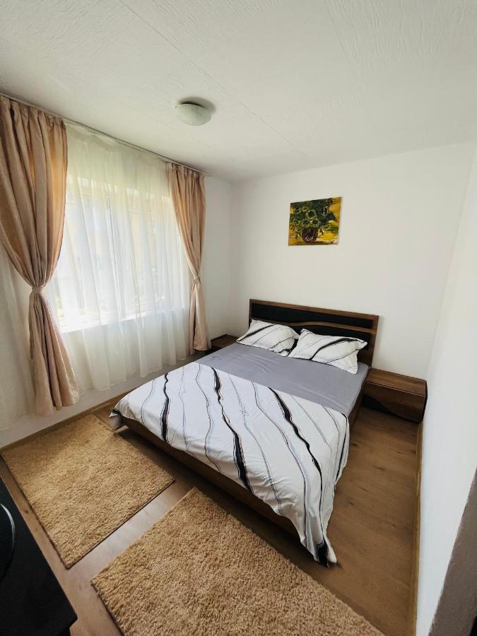 Ferienwohnung Apartament Yasmy Orşova Exterior foto
